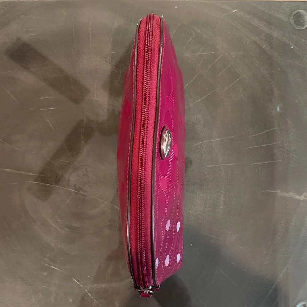 LIKE NEW - Coach Signature Embossed Fuchsia Make Up Cosmetic Travel Bag Case - Picture 6 of 8